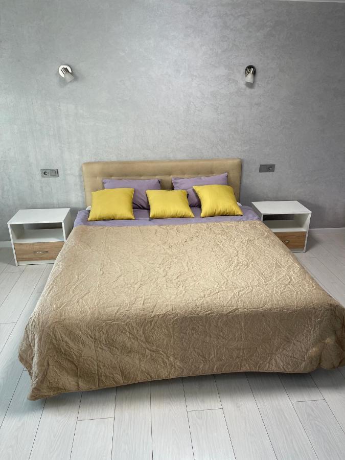 Апартаменты LUX в центре. Ярослава Мудрого 72  Кривой Рог Екстериор снимка
